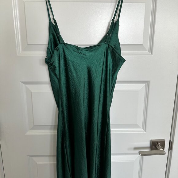 NWT Nasty Gal Sought After Cowl Satin Mini Dress in Emerald Green - Picture 4 of 5